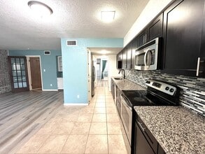 70 Chervil Common in Lake Jackson, TX - Building Photo - Building Photo