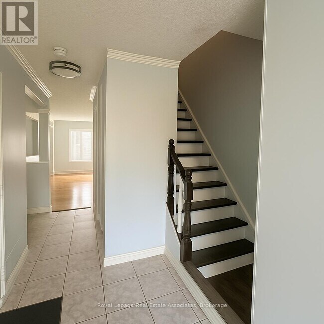 1675 Upper Gage Ave in Hamilton, ON - Building Photo - Building Photo