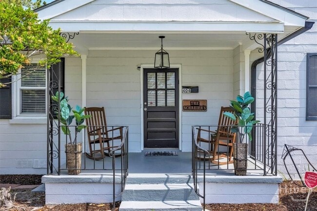 404 E 66th St in Savannah, GA - Building Photo - Building Photo