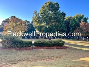 4655 Beacon Ridge Ln in Flowery Branch, GA - Foto de edificio - Building Photo