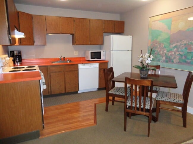 140 W 11th Ave, Unit H in Anchorage, AK - Foto de edificio - Building Photo