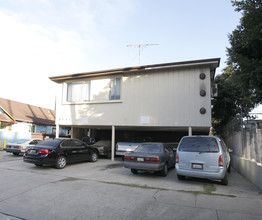 6041 Carlton Way in Los Angeles, CA - Foto de edificio - Building Photo