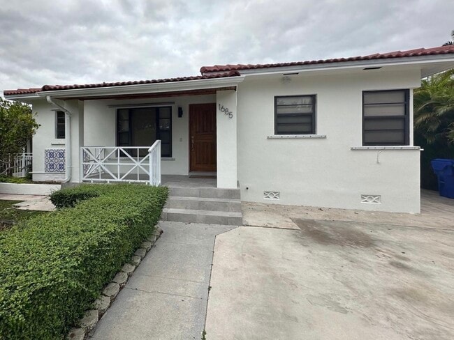 property at 1685 SW 15th St