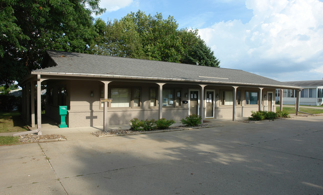 Western Village in West Des Moines, IA - Building Photo - Building Photo