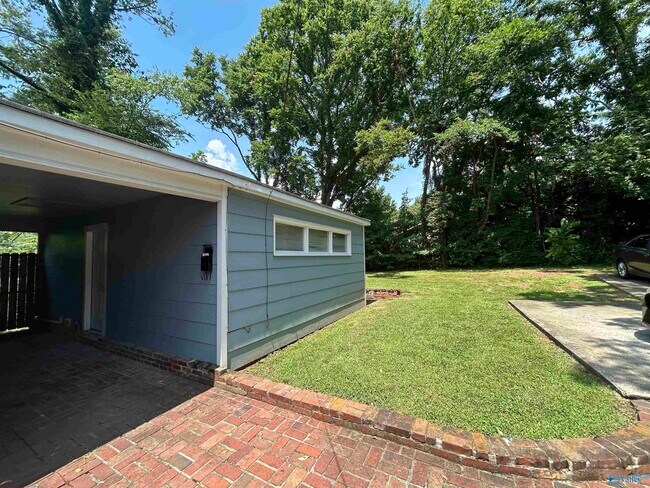 2705 Whitesburg Dr in Huntsville, AL - Building Photo - Building Photo