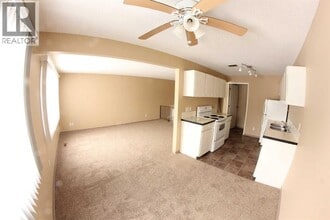 1713 St Edward Blvd N in Lethbridge, AB - Building Photo - Building Photo