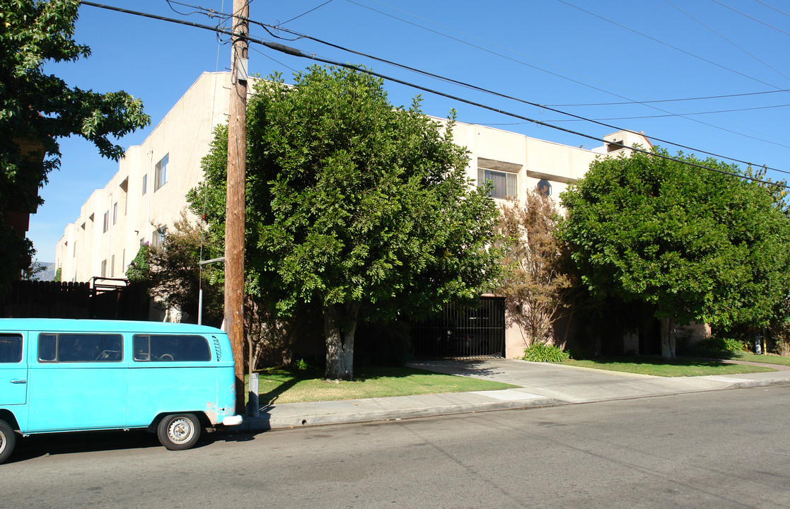 719 E Acacia Ave in Glendale, CA - Foto de edificio