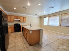 517 Bachelor Button St in Las Vegas, NV - Building Photo - Building Photo