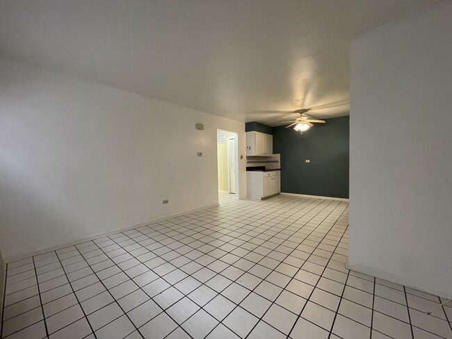 2132 N Harlem Ave, Unit 1F in Elmwood Park, IL - Building Photo - Building Photo