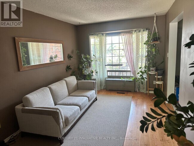 120 Andona Crescent in Toronto, ON - Building Photo - Building Photo