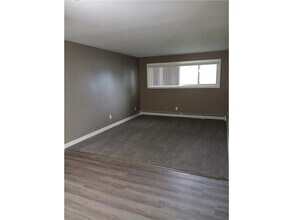 801 Pearl Ave in Marshall, MN - Building Photo - Building Photo