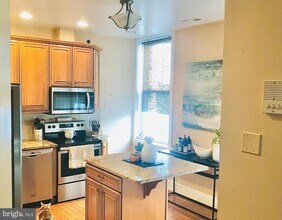 2006 Mt Vernon St-Unit -2 in Philadelphia, PA - Building Photo - Building Photo