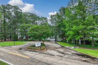 Point Clear Condominiums in Ridgeland, MS - Building Photo - Building Photo