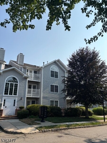 42 Genoble Rd in Montville, NJ - Building Photo - Building Photo