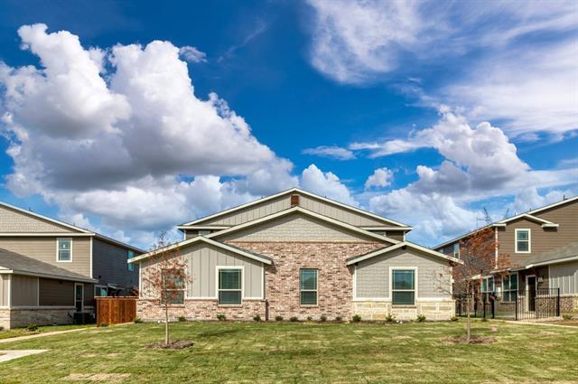 735 Harvest Moon Dr in Venus, TX - Building Photo