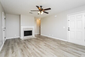 1225 Akins Ridge Dr in La Vergne, TN - Foto de edificio - Building Photo