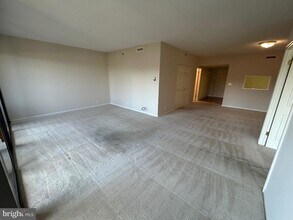 1100 Lovering Ave, Unit 204 in Wilmington, DE - Foto de edificio - Building Photo