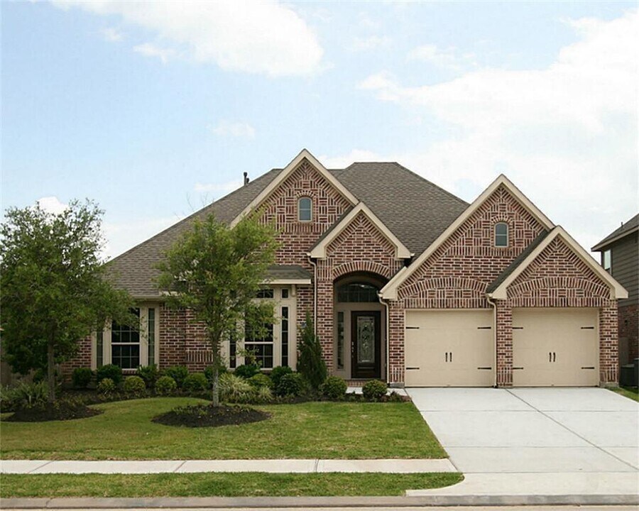 13602 Silent Walk Dr in Pearland, TX - Building Photo