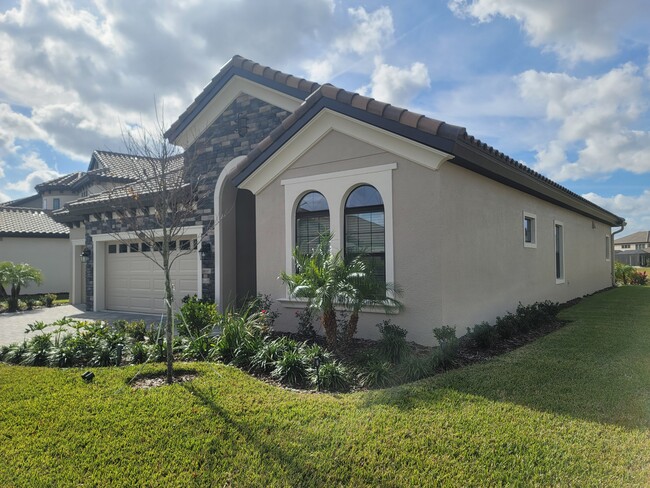 10989 Rustic Timber Lp in San Antonio, FL - Building Photo - Building Photo
