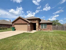 857 Sundance Rd in Stephenville, TX - Building Photo