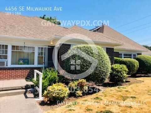 property at 4456 SE Milwaukie Ave