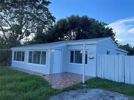 1571 NE 176th St in North Miami Beach, FL - Building Photo