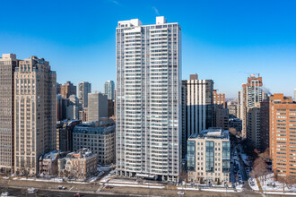 1300 N Lake Shore Dr in Chicago, IL - Foto de edificio - Building Photo