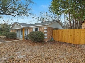 526 Woodlore Dr in Chickasaw, AL - Building Photo - Building Photo