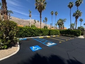 Twin Palms Apartments in Palm Springs, CA - Building Photo - Building Photo