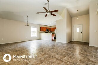 1701 Larkin Rd in Spring Hill, FL - Foto de edificio - Building Photo