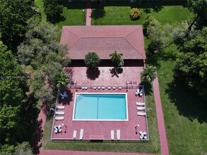 8405 NW 8th St-Unit -204 in Miami, FL - Building Photo - Building Photo