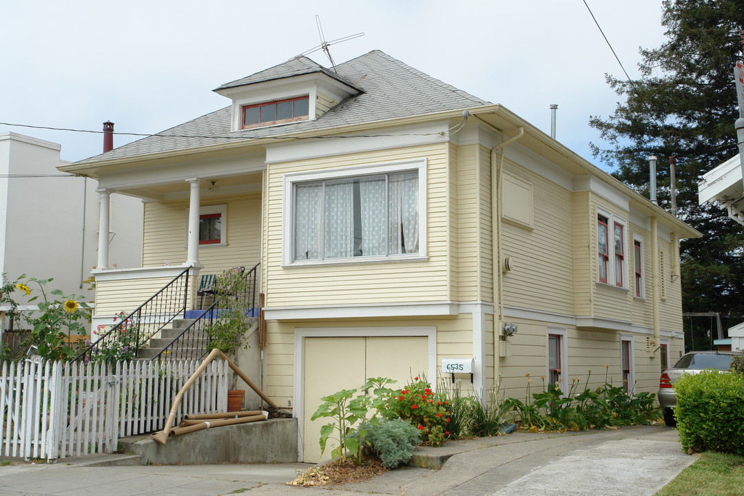 6535 Tremont St in Oakland, CA - Building Photo