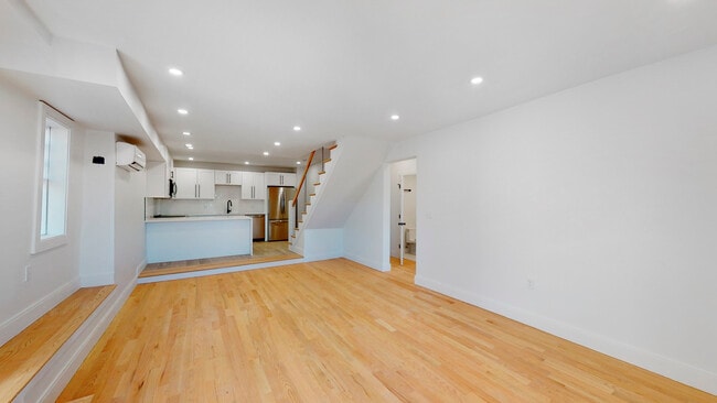 44 High St, Unit 1 in Newton, MA - Building Photo - Building Photo