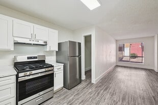 Las Casitas in Glendale, AZ - Building Photo