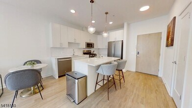 1181 Morris Ave, Unit 208 in Union, NJ - Building Photo - Building Photo