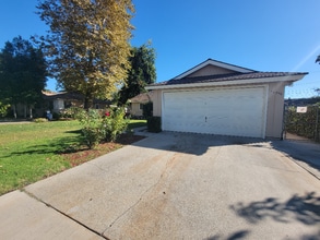 13550 Leadwell St in Los Angeles, CA - Foto de edificio - Building Photo
