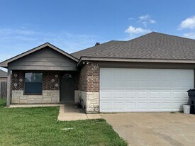 1211-1211 Maverick Trail in McGregor, TX - Building Photo