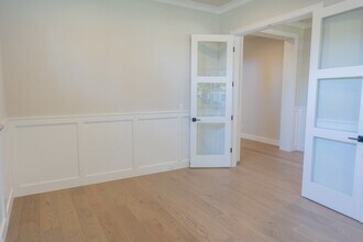 10420 NE 112th St in Kirkland, WA - Building Photo - Building Photo