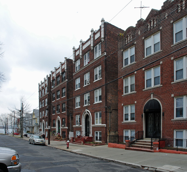 175 W 48th St in Bayonne, NJ - Building Photo - Building Photo