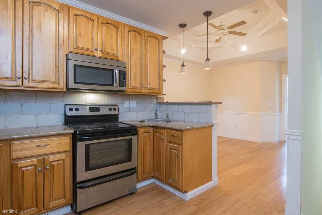 1827 Master St Photo