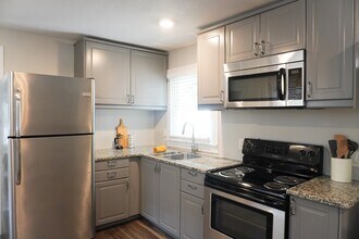 Beach Flats in Tampa, FL - Building Photo - Building Photo