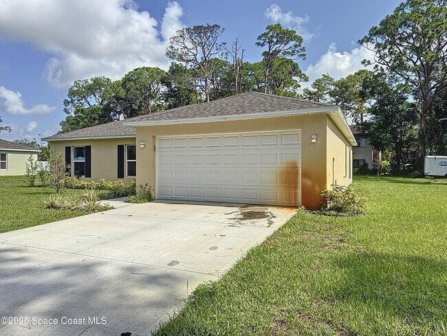 218 Parker Dr in Titusville, FL - Building Photo - Building Photo