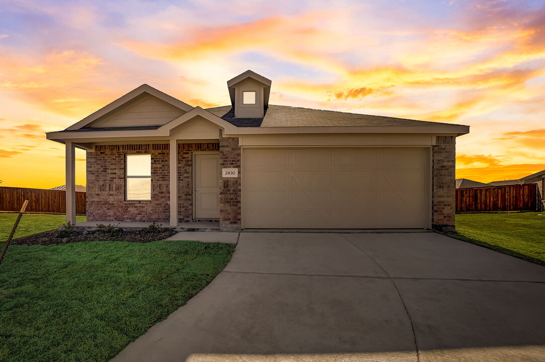 2832 Ozark Cir in Little Elm, TX - Foto de edificio