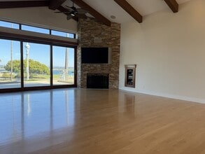 3522 Crown Point Dr in San Diego, CA - Building Photo - Building Photo