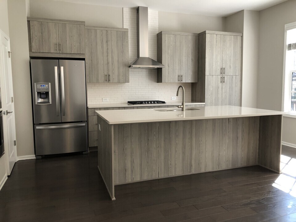 6604 Sterling Dr in Sandy Springs, GA - Foto de edificio