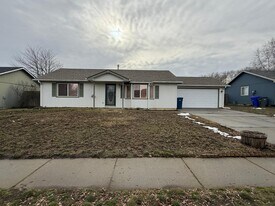 12411 W 11th Ave in Airway Heights, WA - Building Photo