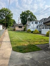 842 12th Ave in Huntington, WV - Foto de edificio - Building Photo