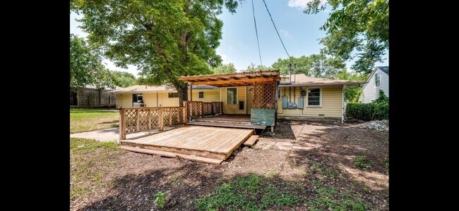 702 W Brockett St, Unit 702 in Sherman, TX - Foto de edificio - Building Photo