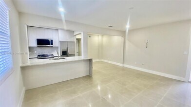8540 Byron Ave in Miami Beach, FL - Building Photo - Building Photo