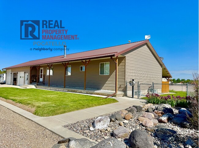 13355 N Dekay Rd in Pocatello, ID - Foto de edificio - Building Photo